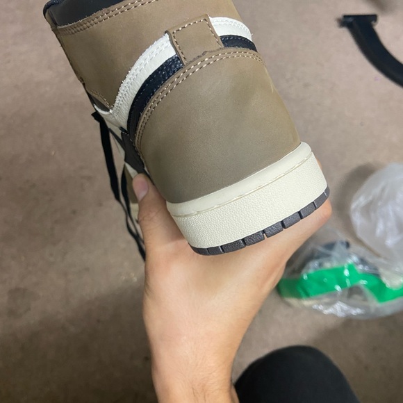 Jordan 1 high size 8.5 man - Picture 4 of 8